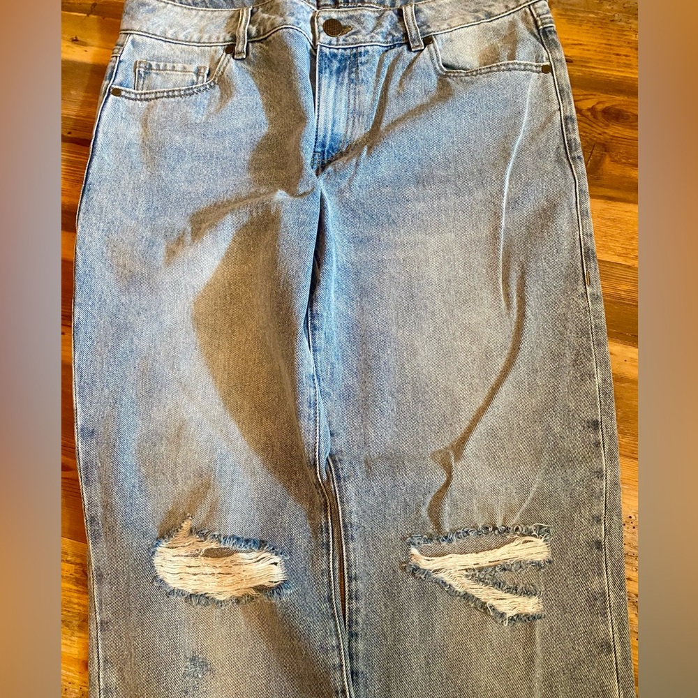 Cabi 100% Boyfriend Distressed Jeans NWOT - Picture 5 of 7